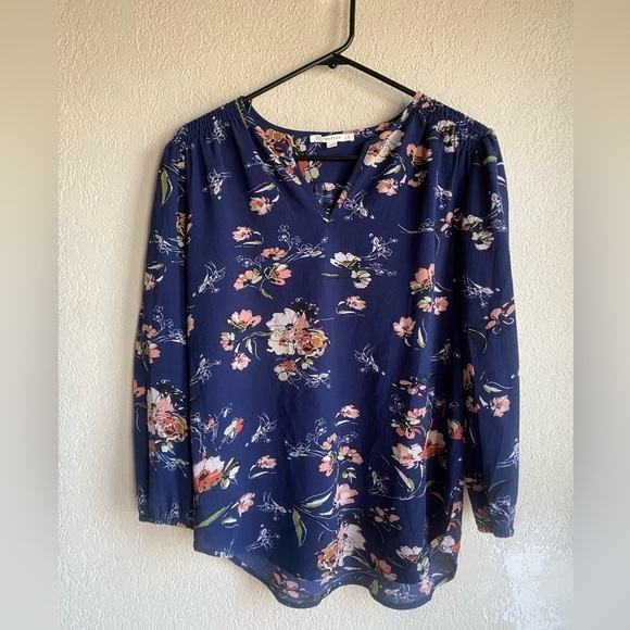 Fun 2 Fun Kenmore Split Neck Navy Floral Blouse NWOT Women’s Size Small - Picture 2 of 5